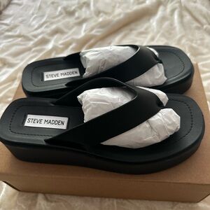 STEVE MADDEN NWT Carlene Black Sandals Size 7